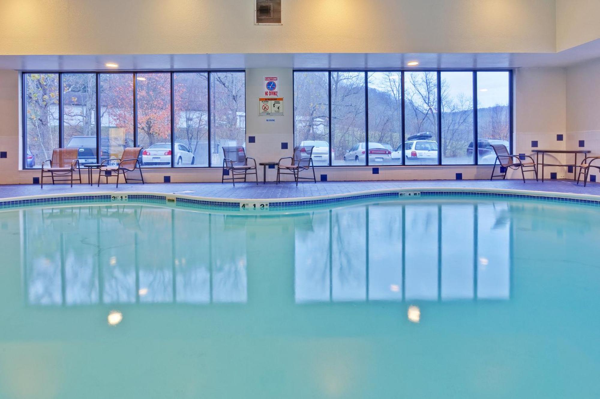 Holiday Inn Express Winfield - Teays Valley By Ihg Hurricane Exterior photo