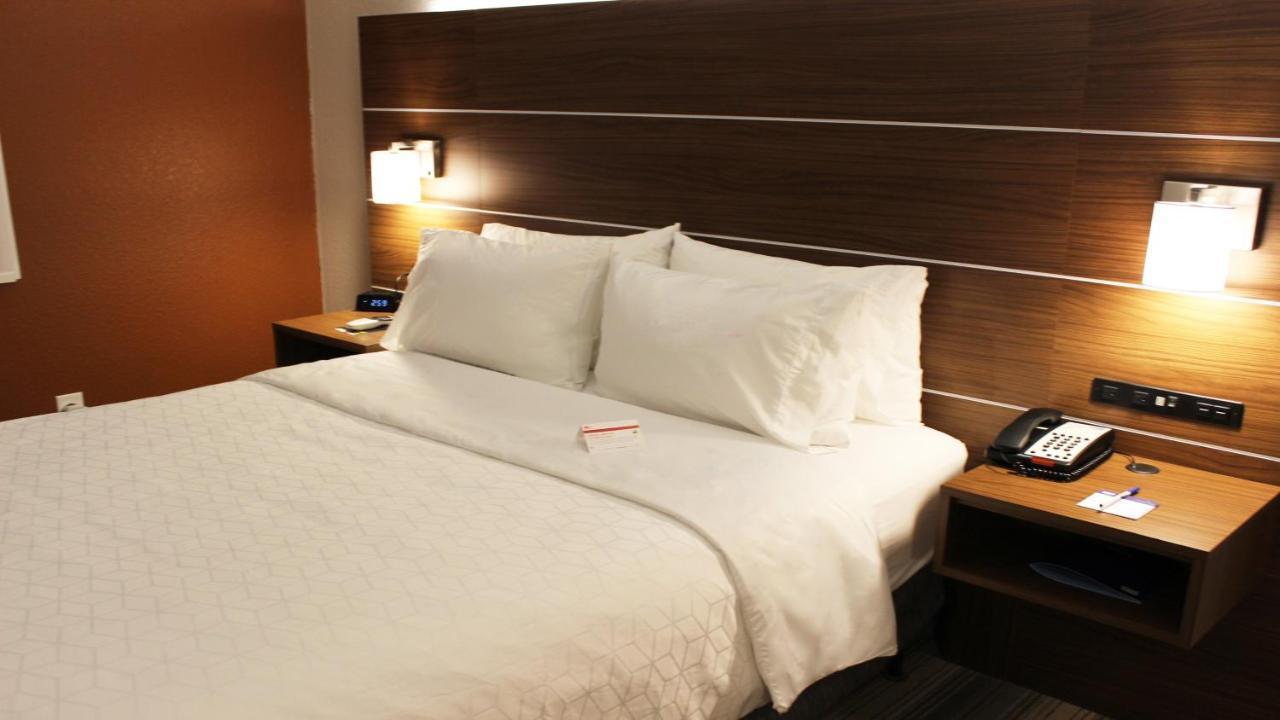 Holiday Inn Express Winfield - Teays Valley By Ihg Hurricane Room photo